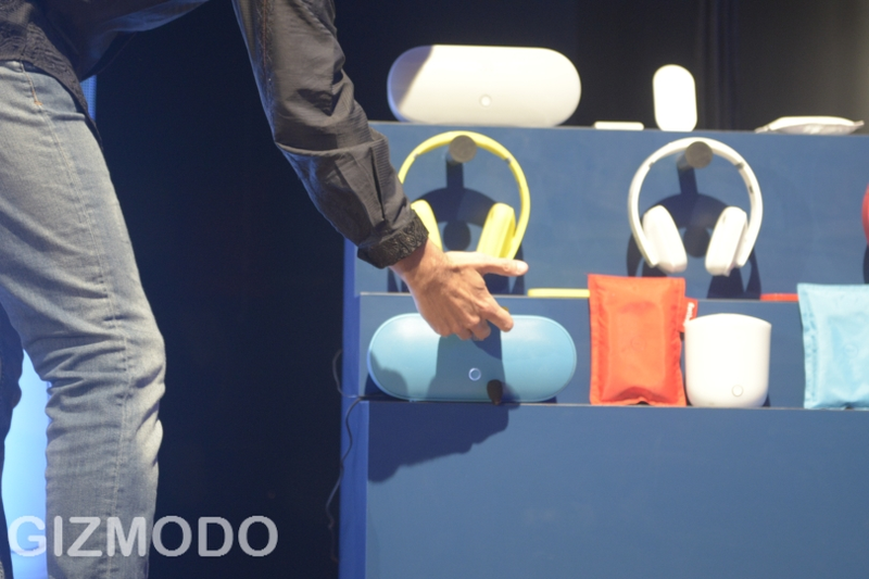 Illustration for article titled The Lumia 920's Wireless Charging Speaker Dock Looks Crazy Cool